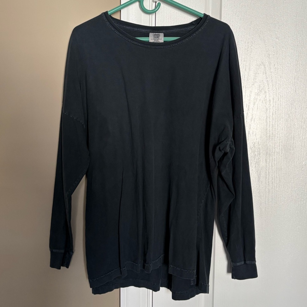 Comfort Colors Unisex Drop Shoulder Long Sleeve T-Shirt. Size Large.